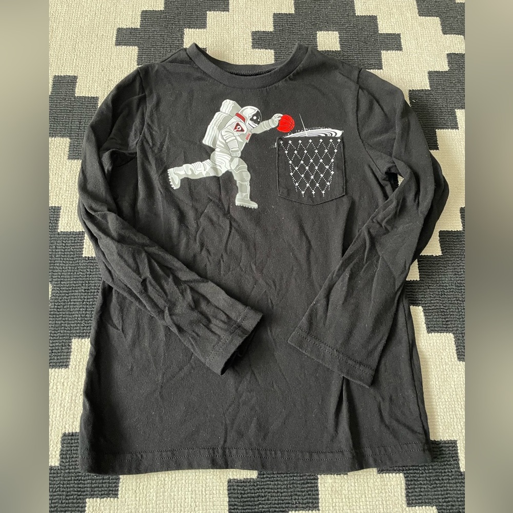 Kids size 7 Long sleeved black tee with astronaut basketball player